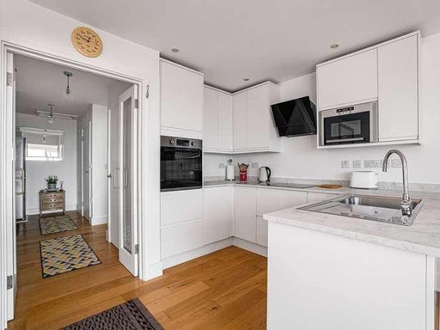 3 bed flat for sale