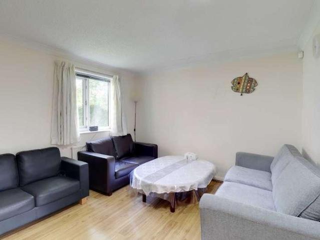 3 bed flat for sale