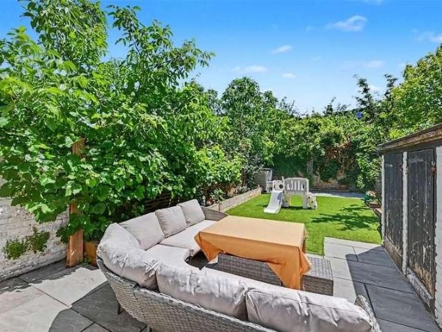 3 bed flat for sale
