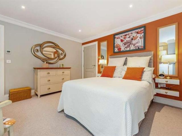 3 bed flat for sale