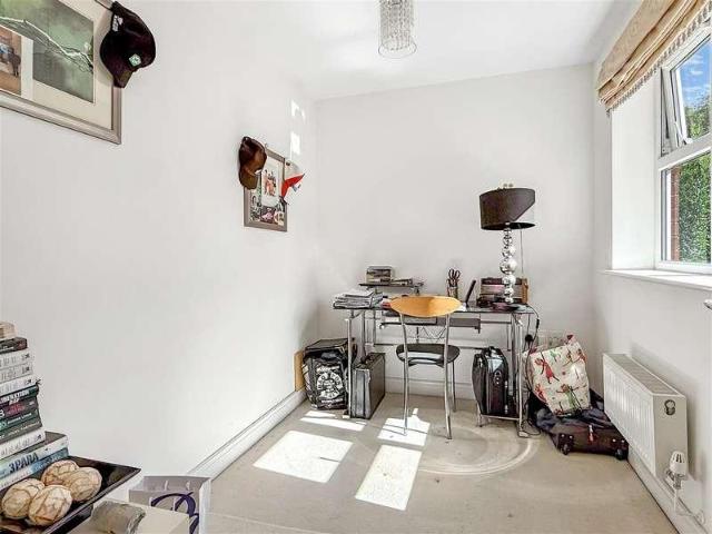 3 bed flat for sale