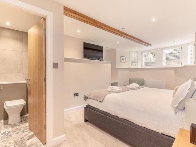 3 bed flat for sale