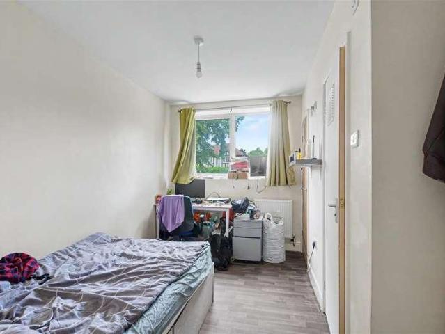 3 bed flat for sale