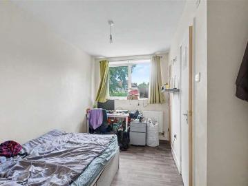 3 bed flat for sale