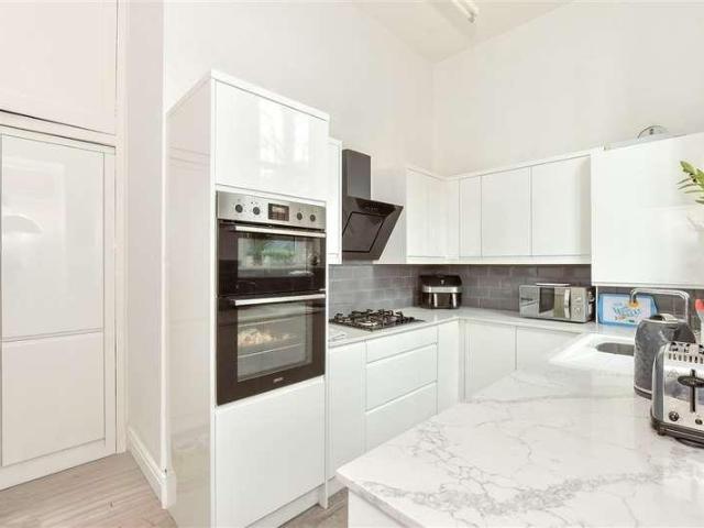 4 bed flat for sale