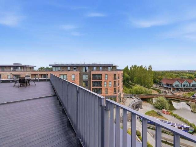 3 bed flat for sale