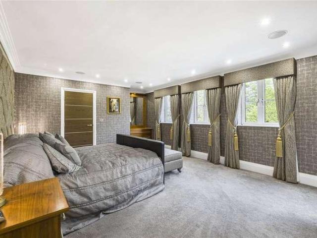 3 bed flat for sale