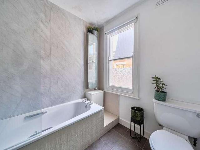 3 bed flat for sale