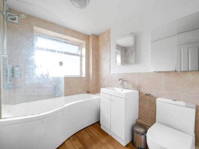 3 bed flat for sale