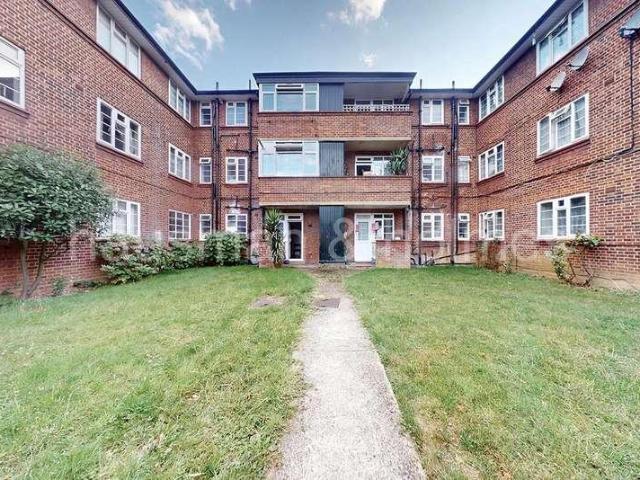 3 bed flat for sale