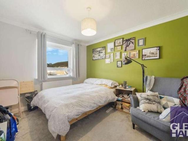 3 bed flat for sale