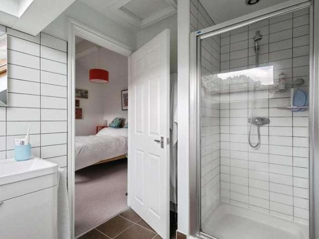 3 bed flat for sale