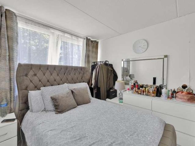 3 bed flat for sale