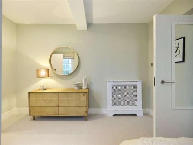 3 bed flat for sale
