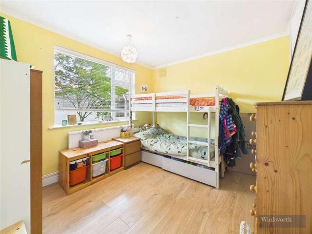 3 bed flat for sale