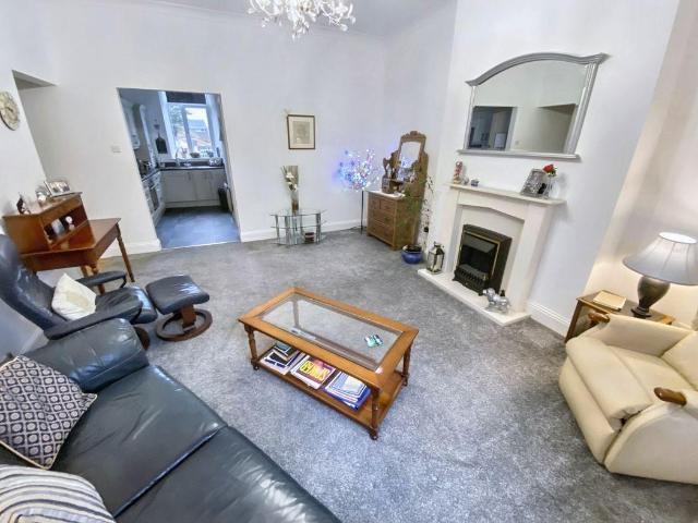 3 bed flat for sale