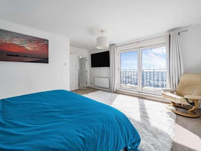 3 bed flat for sale