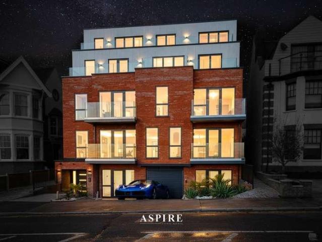 3 bed flat for sale