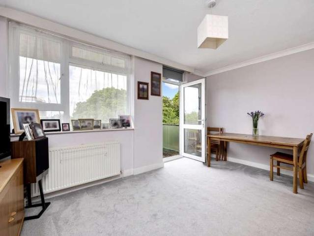 3 bed flat for sale