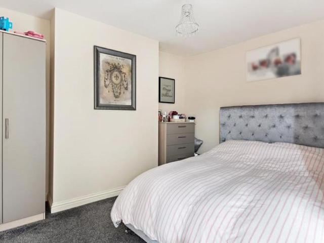 3 bed flat for sale