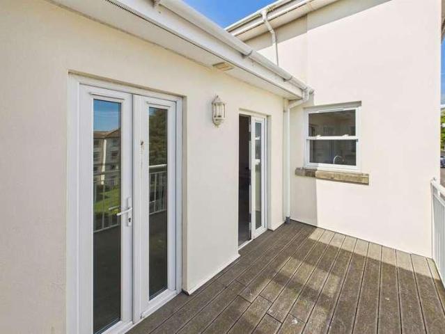 3 bed flat for sale