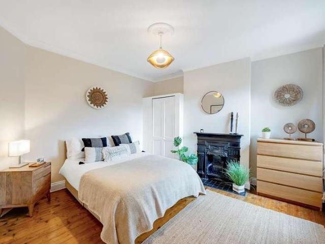 3 bed flat for sale