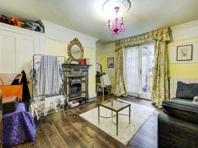 3 bed flat for sale
