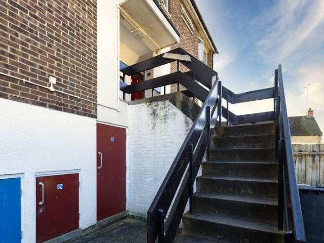 3 bed flat for sale