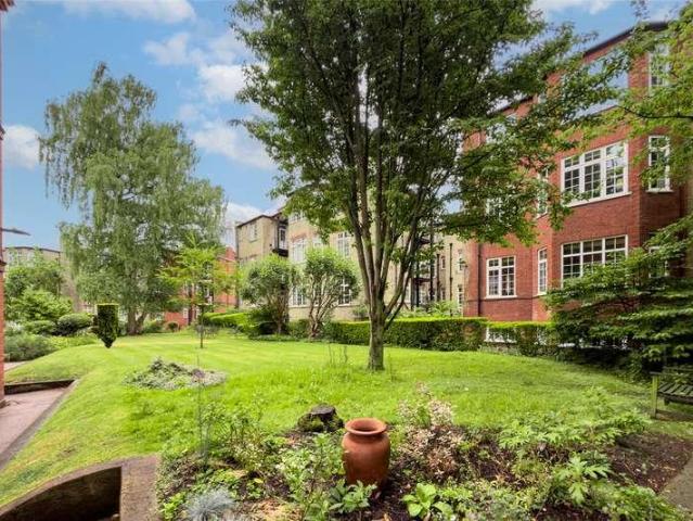 3 bed flat for sale