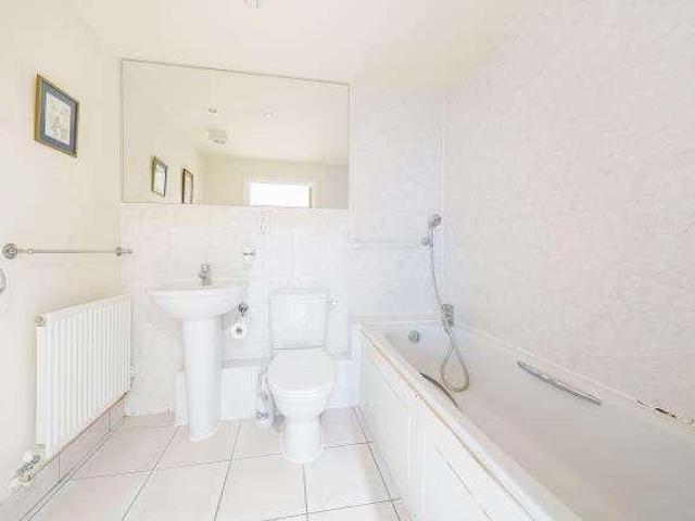 3 bed flat for sale