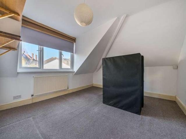 3 bed flat for sale