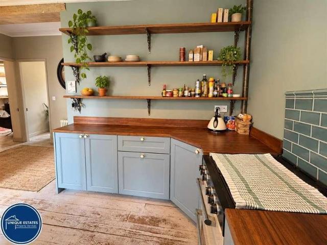 3 bed flat for sale