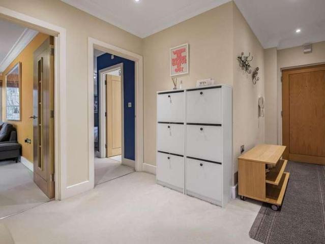 3 bed flat for sale