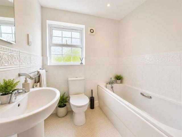 3 bed flat for sale