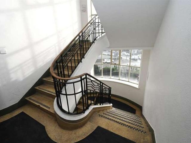 3 bed flat for sale