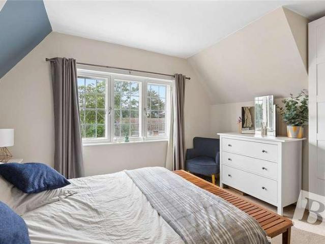 3 bed flat for sale