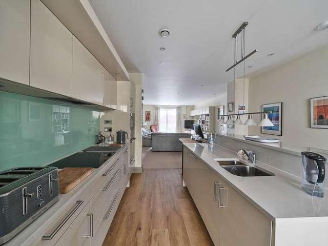 3 bed flat for sale
