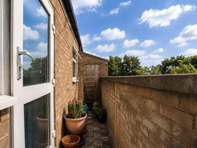 3 bed flat for sale