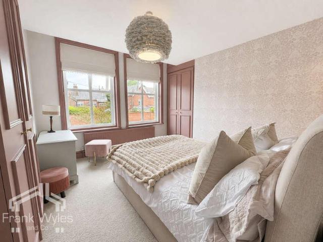 3 bed flat for sale