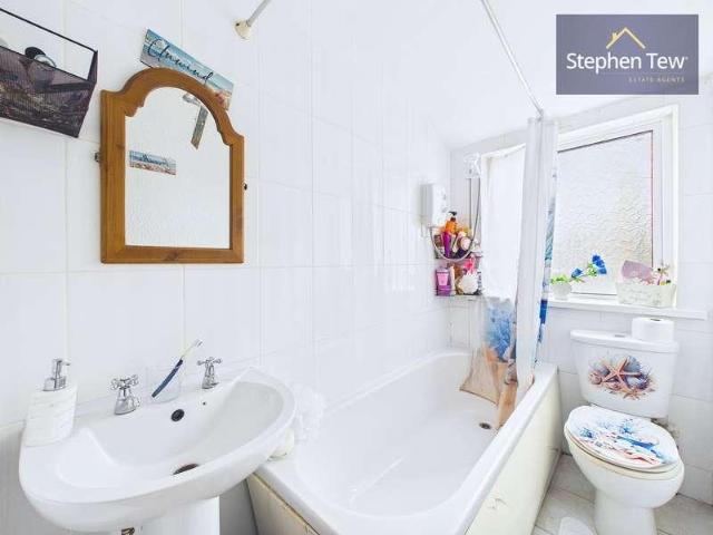 3 bed flat for sale