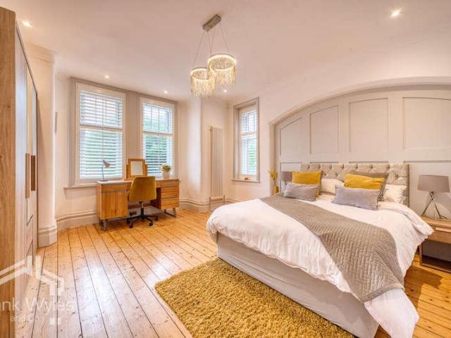 3 bed flat for sale