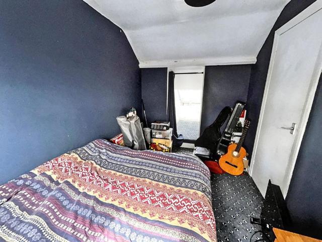 3 bed flat for sale