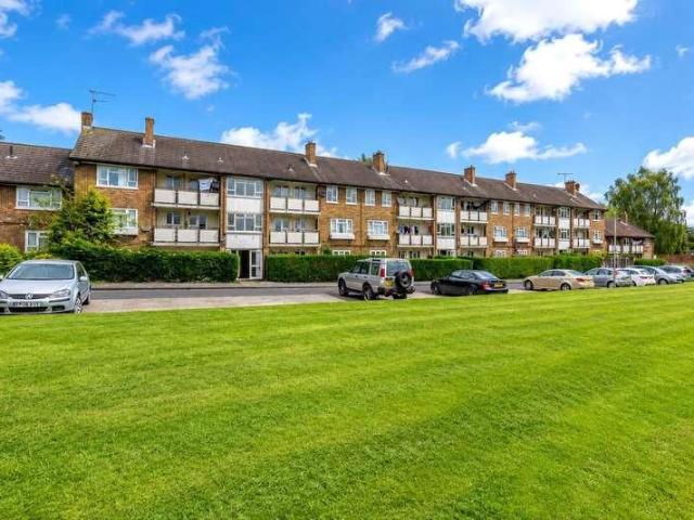 3 bed flat for sale