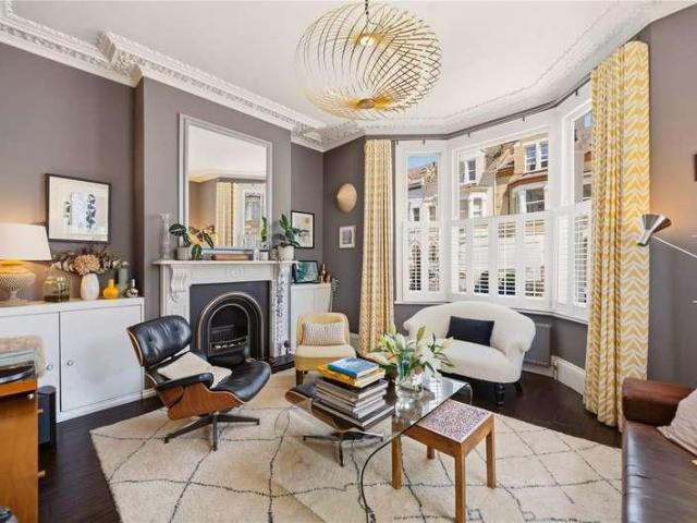 3 bed flat for sale