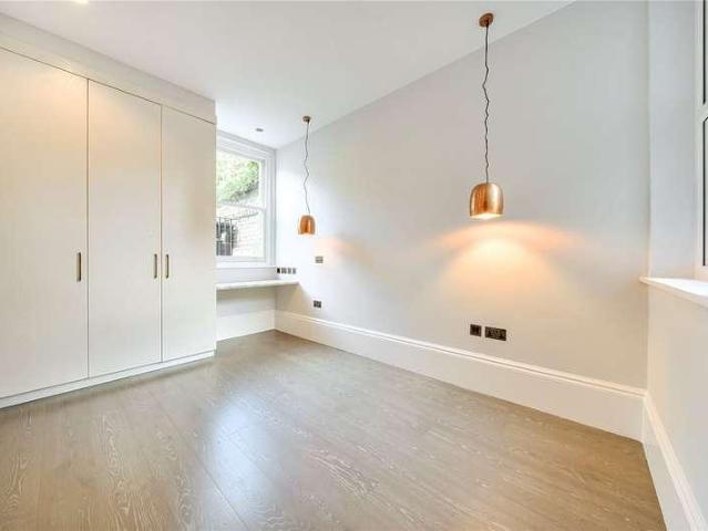 3 bed flat for sale