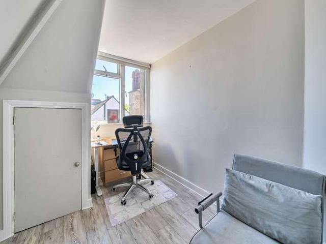 3 bed flat for sale