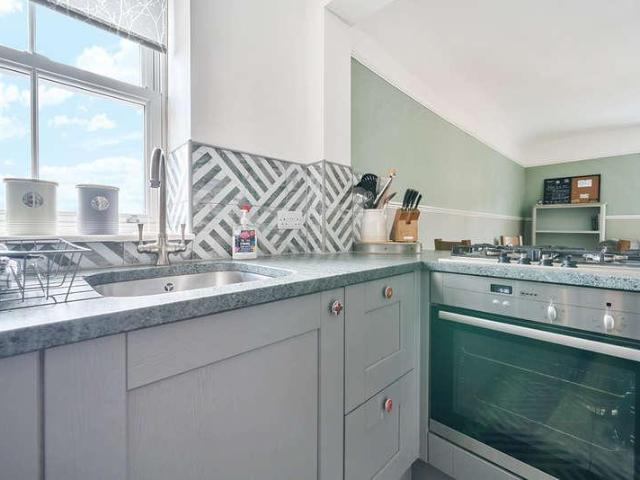 3 bed flat for sale