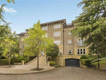 3 bed flat for sale
