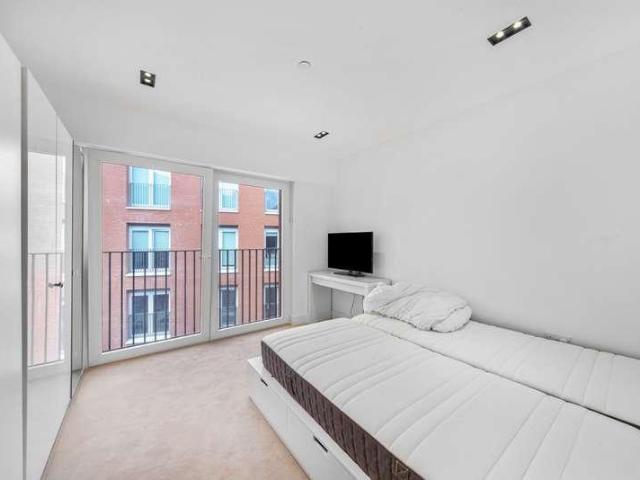 3 bed flat for sale