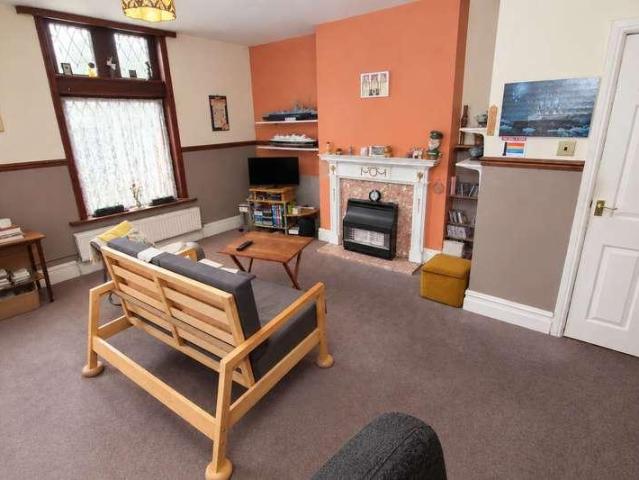 3 bed flat for sale